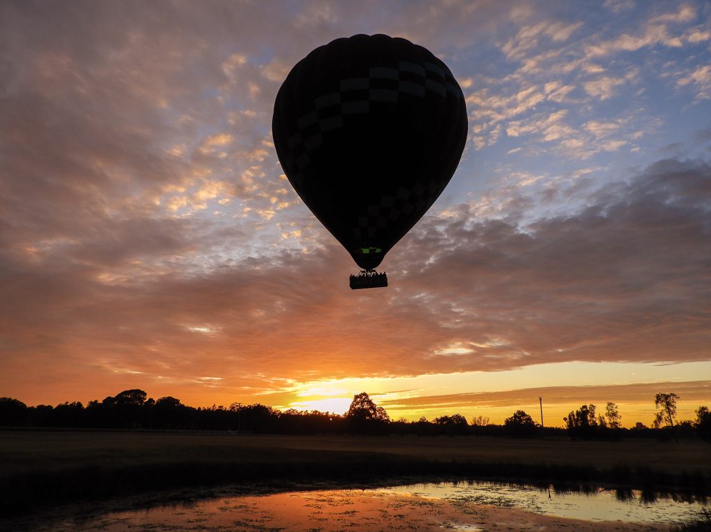 hot air balloon hunter valley hot air balloon hunter valley at sunrise